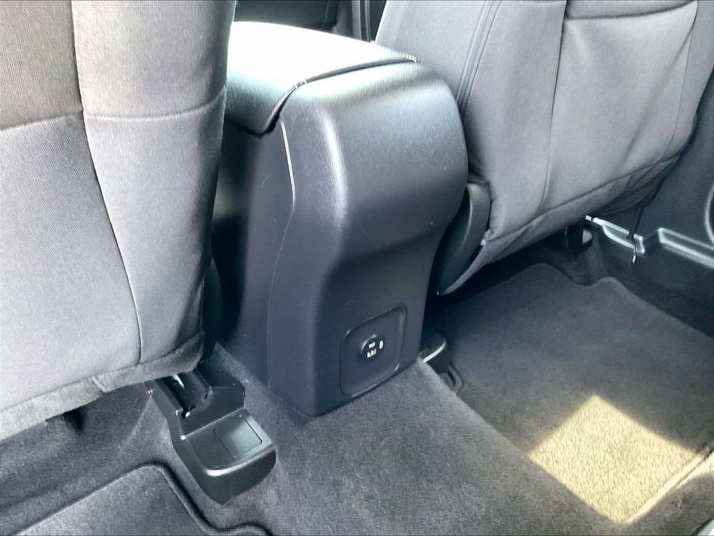 Used 2022 Black Ford SE image 26