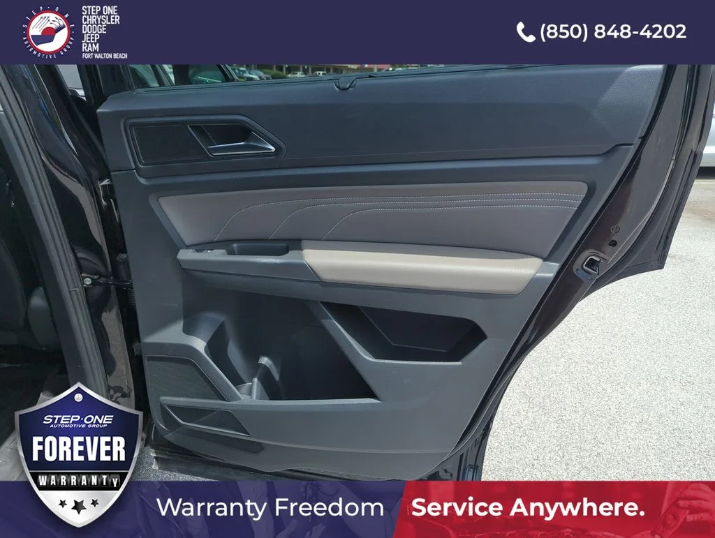 Used 2023 Black Volkswagen 3.6L V6 SE w/Technology image 33
