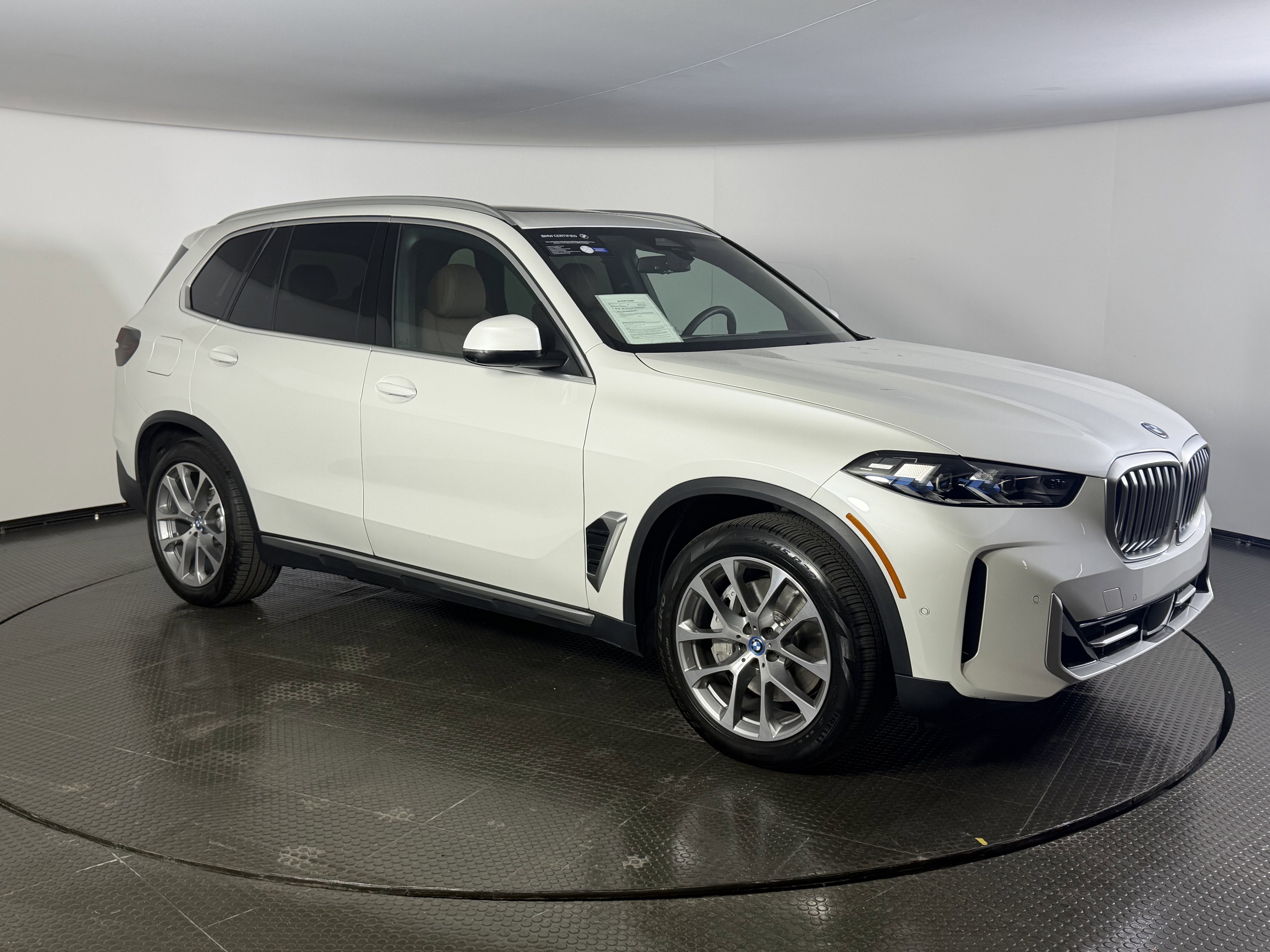 Used 2025 MINERAL WHITE MET BMW xDrive50e image 3