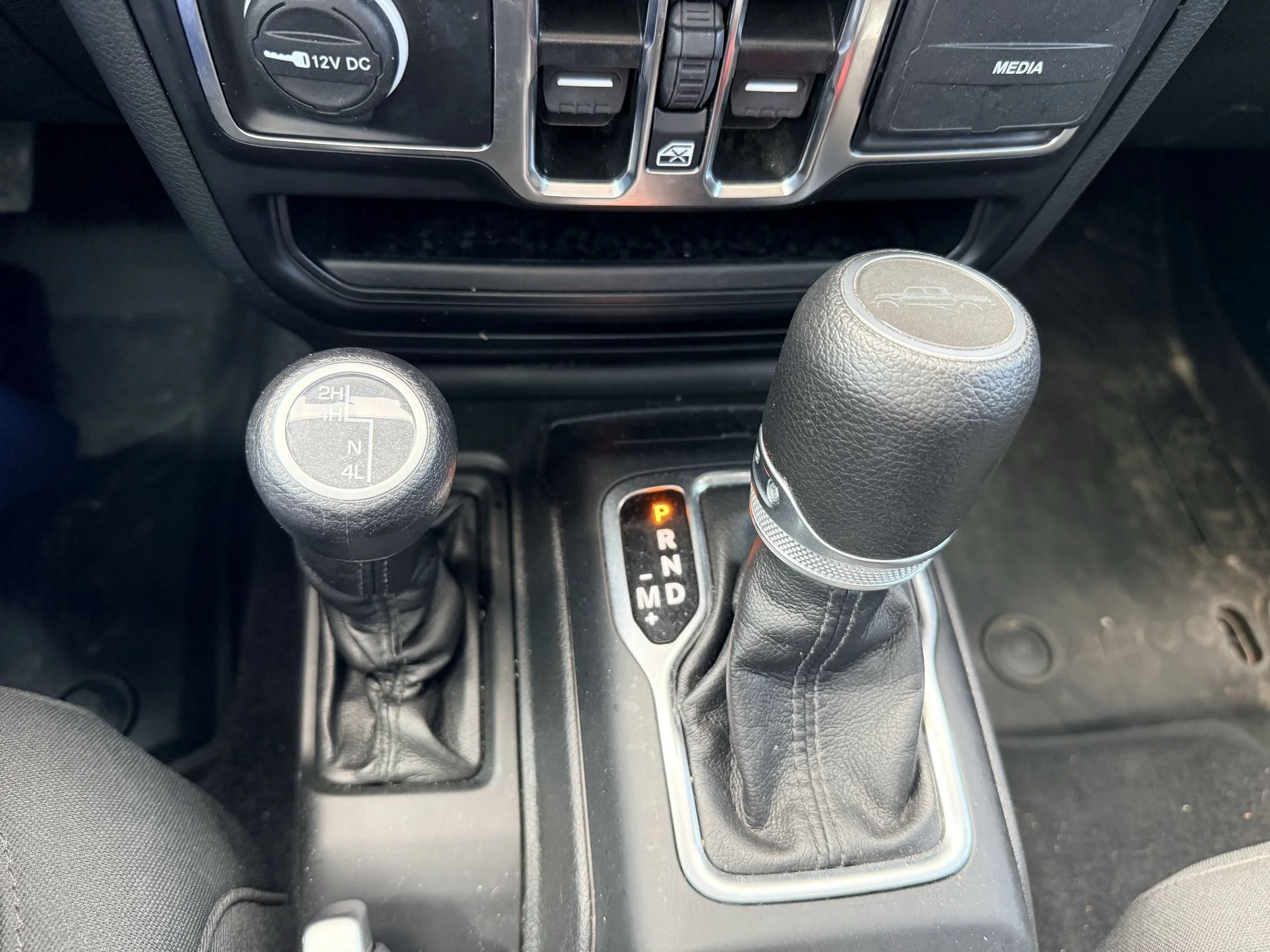 Used 2022 White Jeep Sport image 12