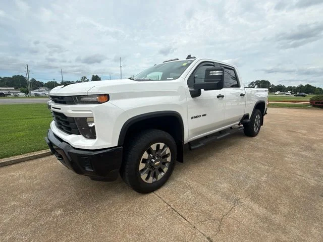 Used 2024 White Chevrolet Custom image 4