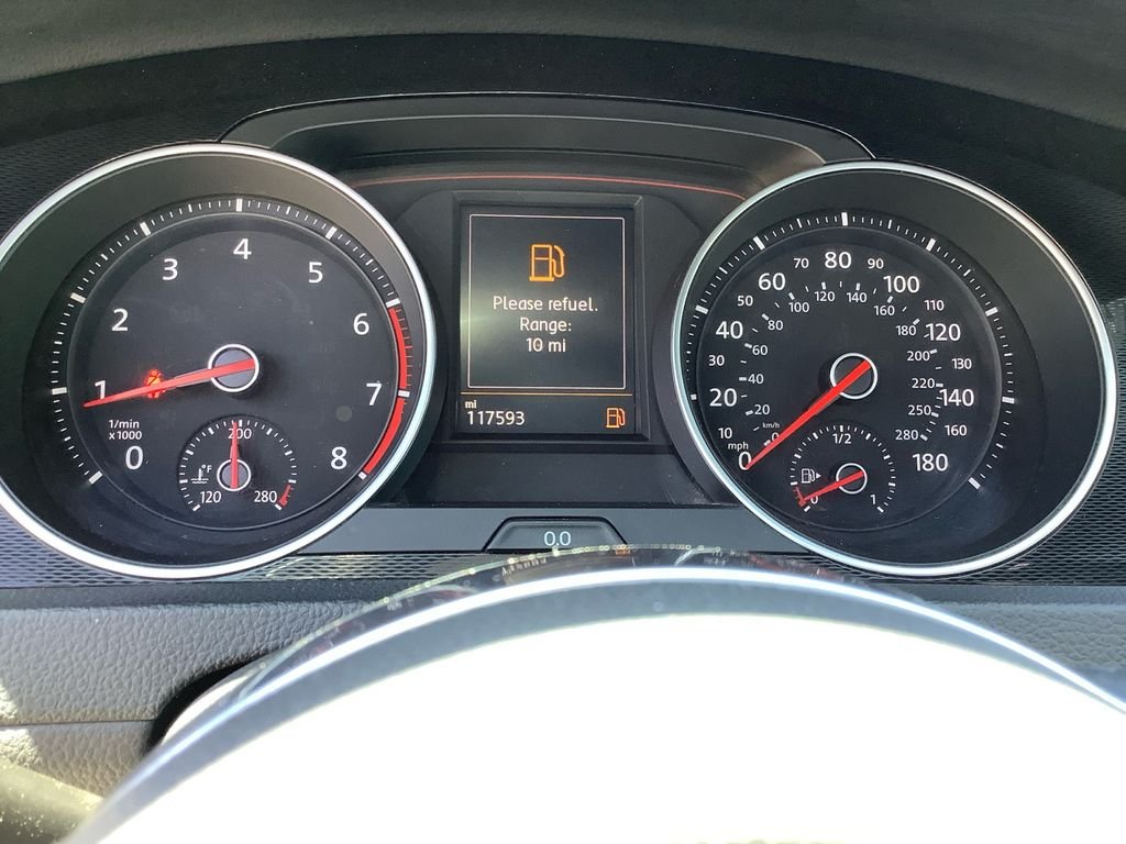 Used 2015 White Volkswagen Autobahn image 10