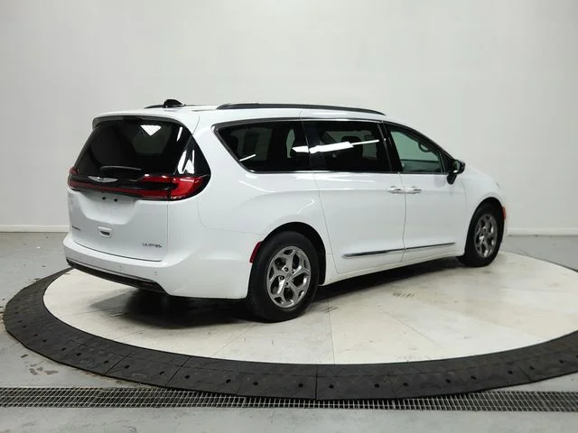 Used 2023 White Chrysler Limited image 8