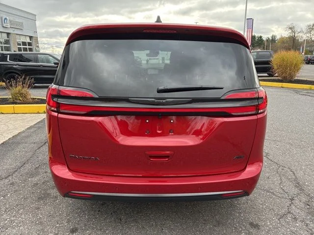 New 2026 Red Hot Pearl-Coat Exterior Paint Chrysler Select image 6