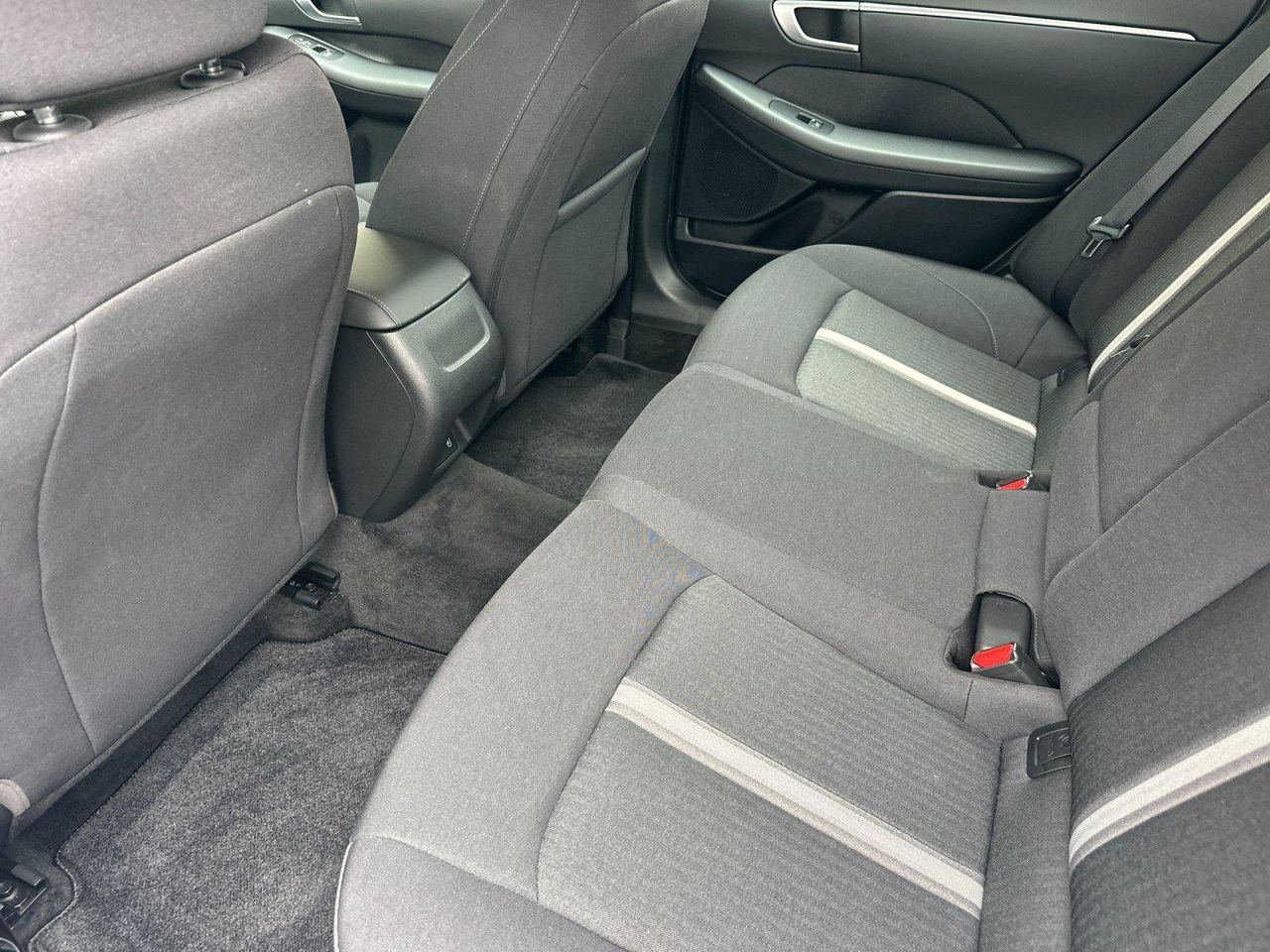 New 2025 White Hyundai SEL image 11