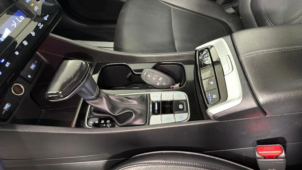 Used 2022 White Hyundai SEL image 22