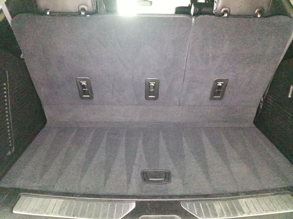 Used 2021 White Chevrolet Z71 image 9