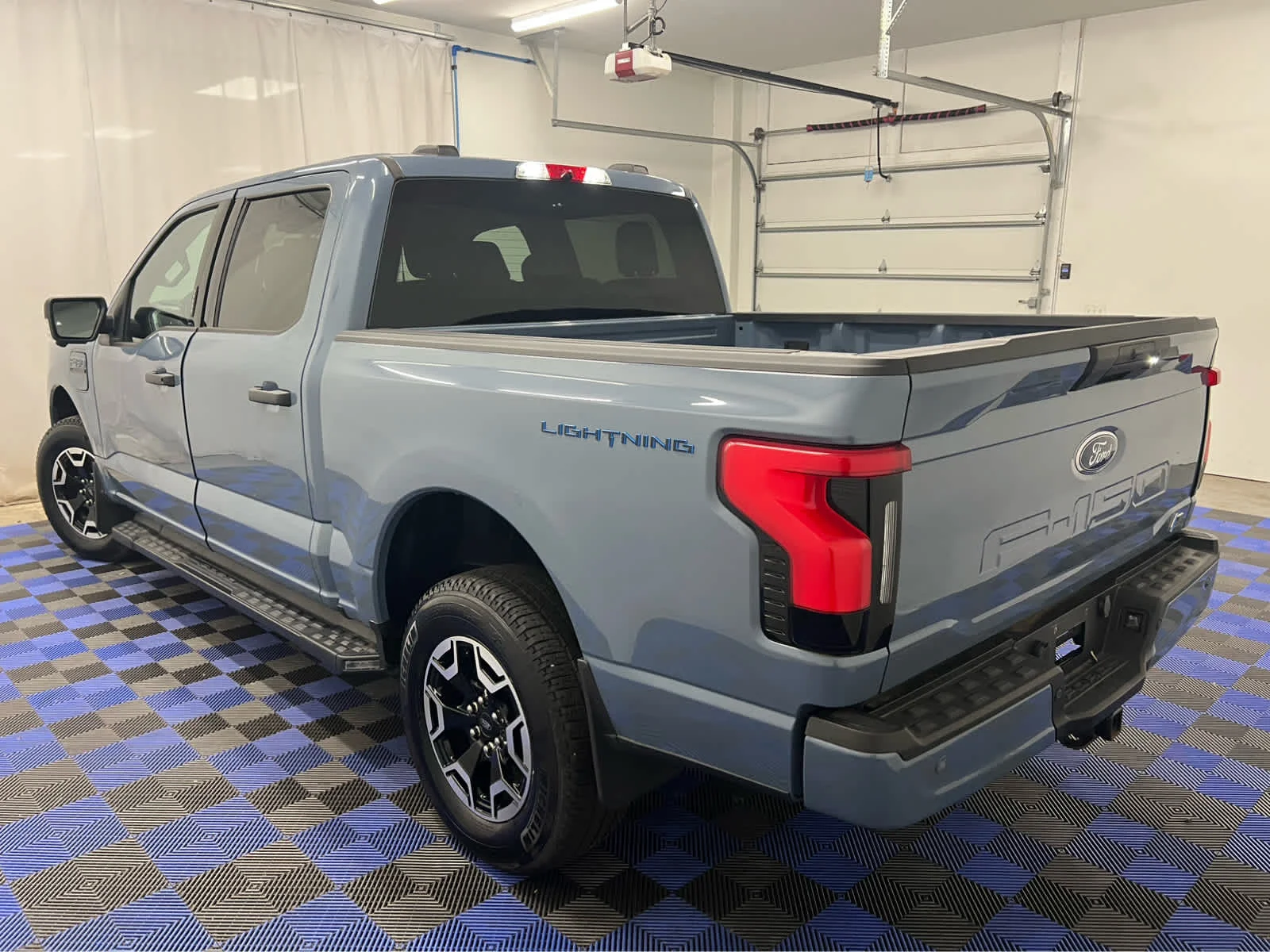 Used 2023 Azure Gray Metallic Tri-Coat Ford XLT image 8
