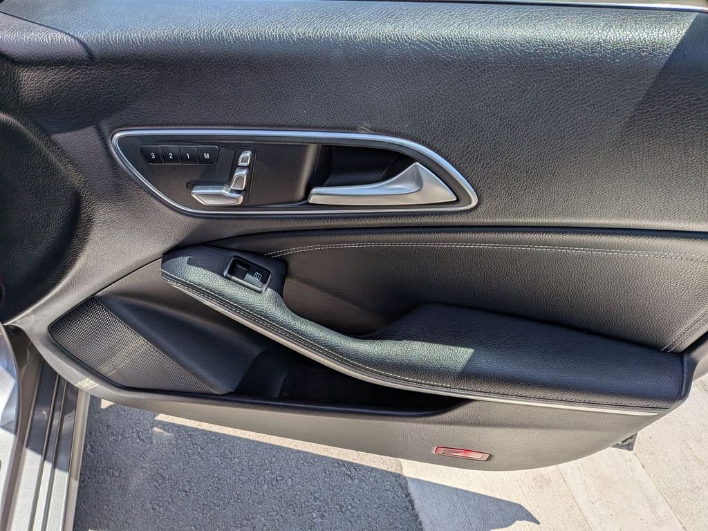Used 2018  Mercedes-Benz CLA 250 image 17