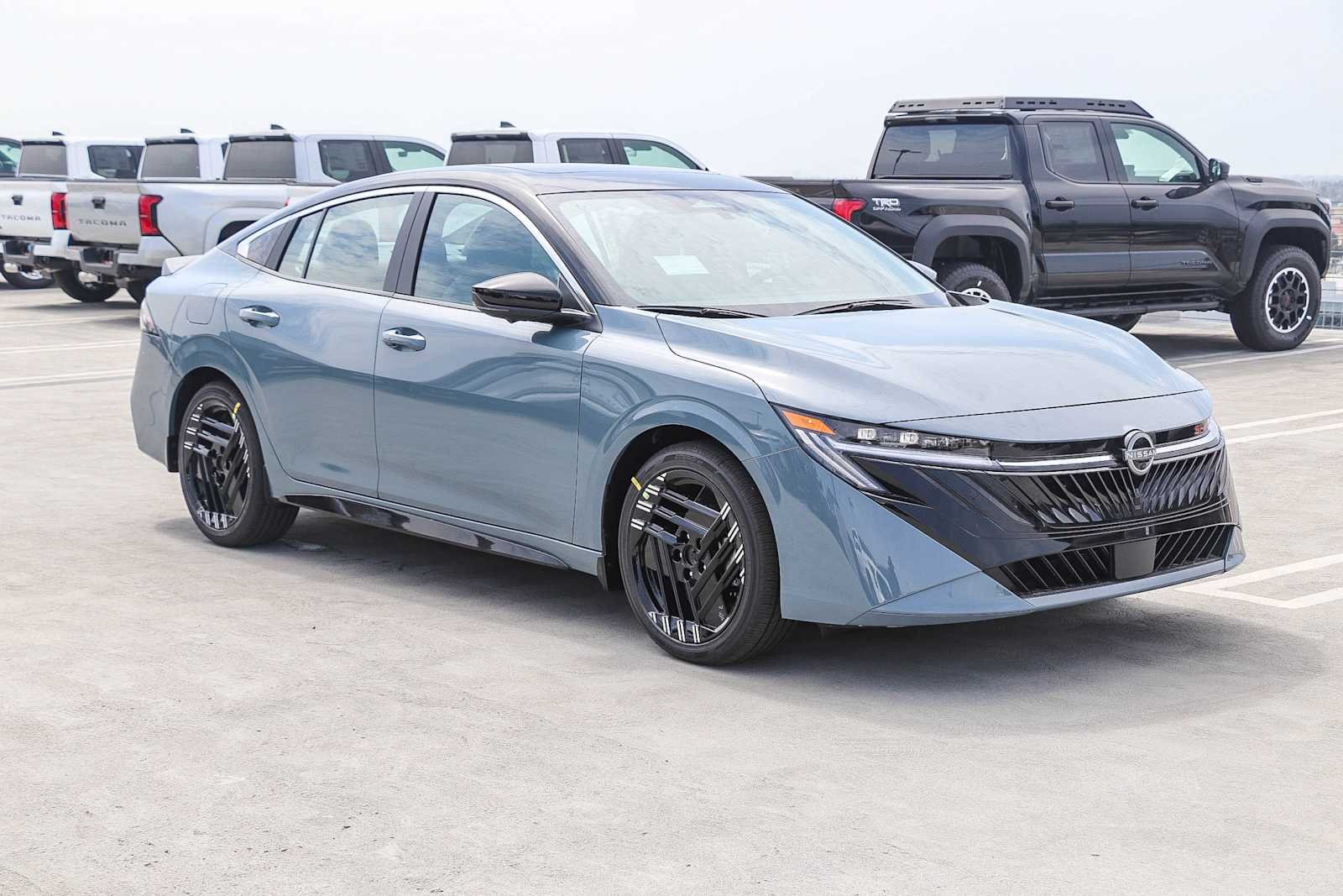 New 2027 Atlantic Gray Metallic / Super Black Two-tone Nissan SR image 3