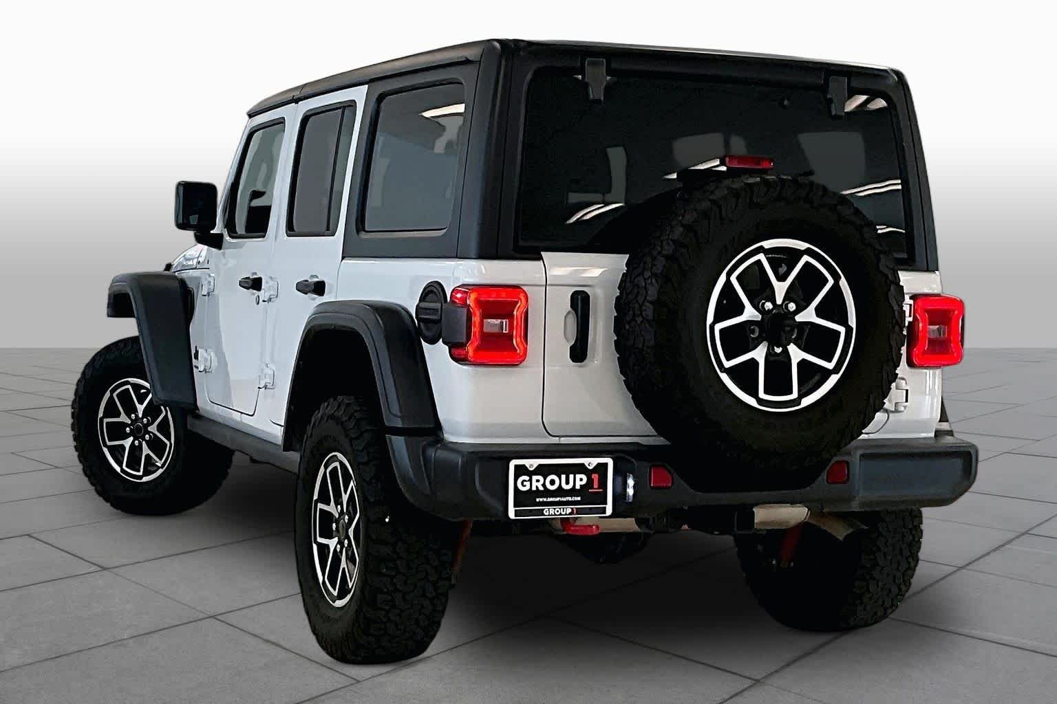 Used 2025 Bright White Clearcoat Jeep Rubicon image 11