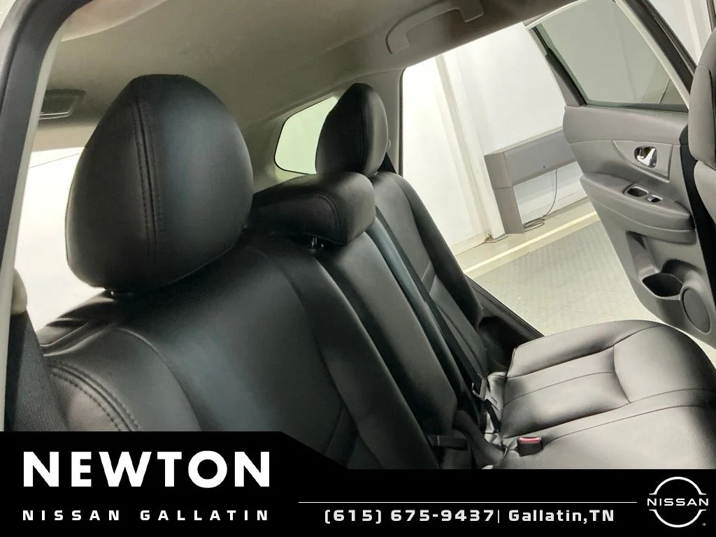 Used 2018 Pearl White Nissan SV image 17