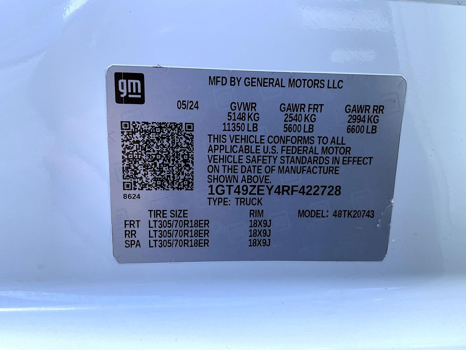 Used 2024 White GMC AT4X image 26