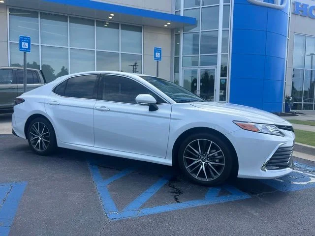 Used 2022 Wind Chill Pearl Toyota XLE image 4