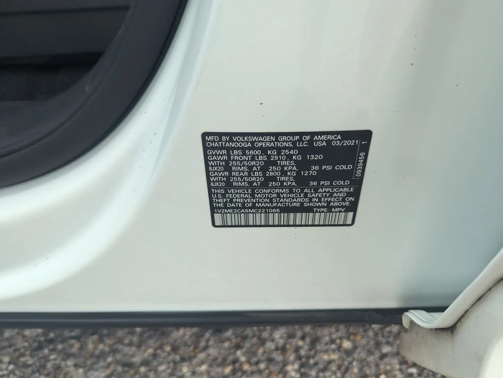 Used 2021 White Volkswagen 3.6L V6 SE w/Technology R-Line image 39