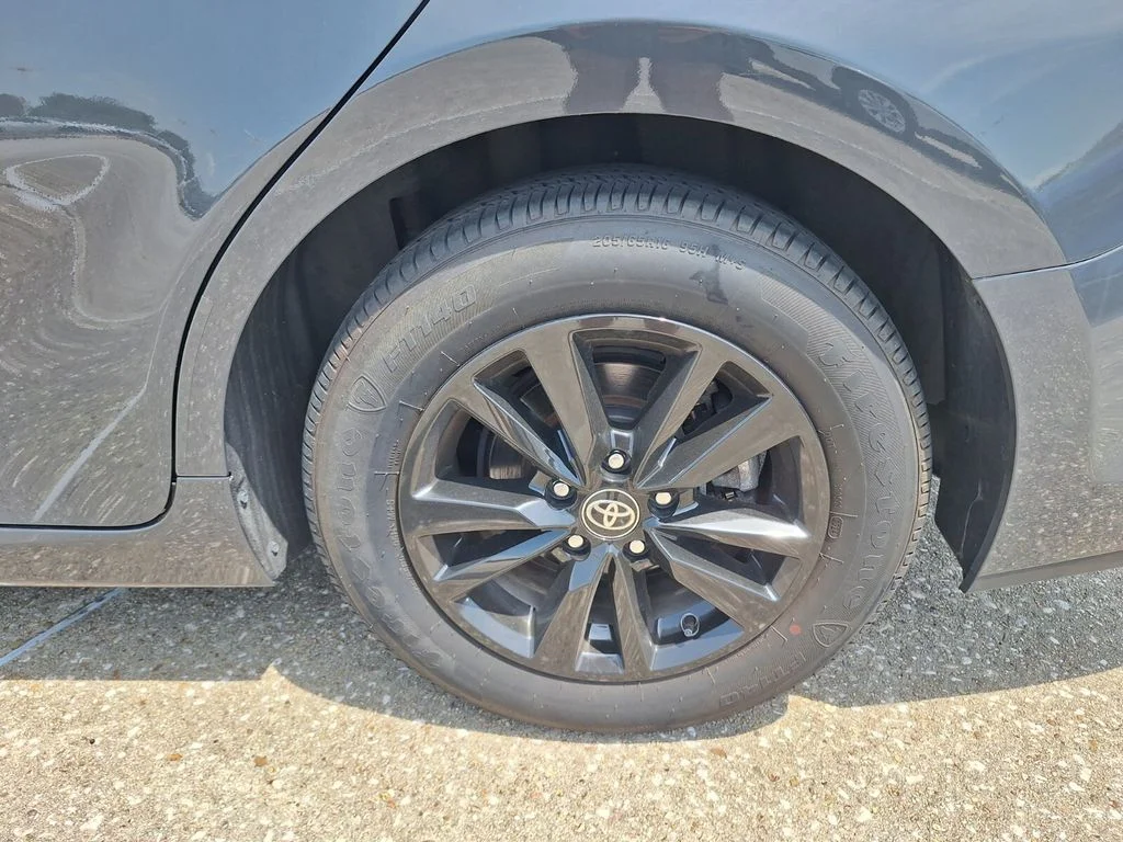 2025 Toyota Camry LE - Photo 23