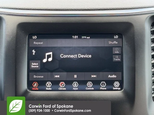Used 2019 Granite Crystal Clearcoat Metallic Jeep Latitude Plus image 28
