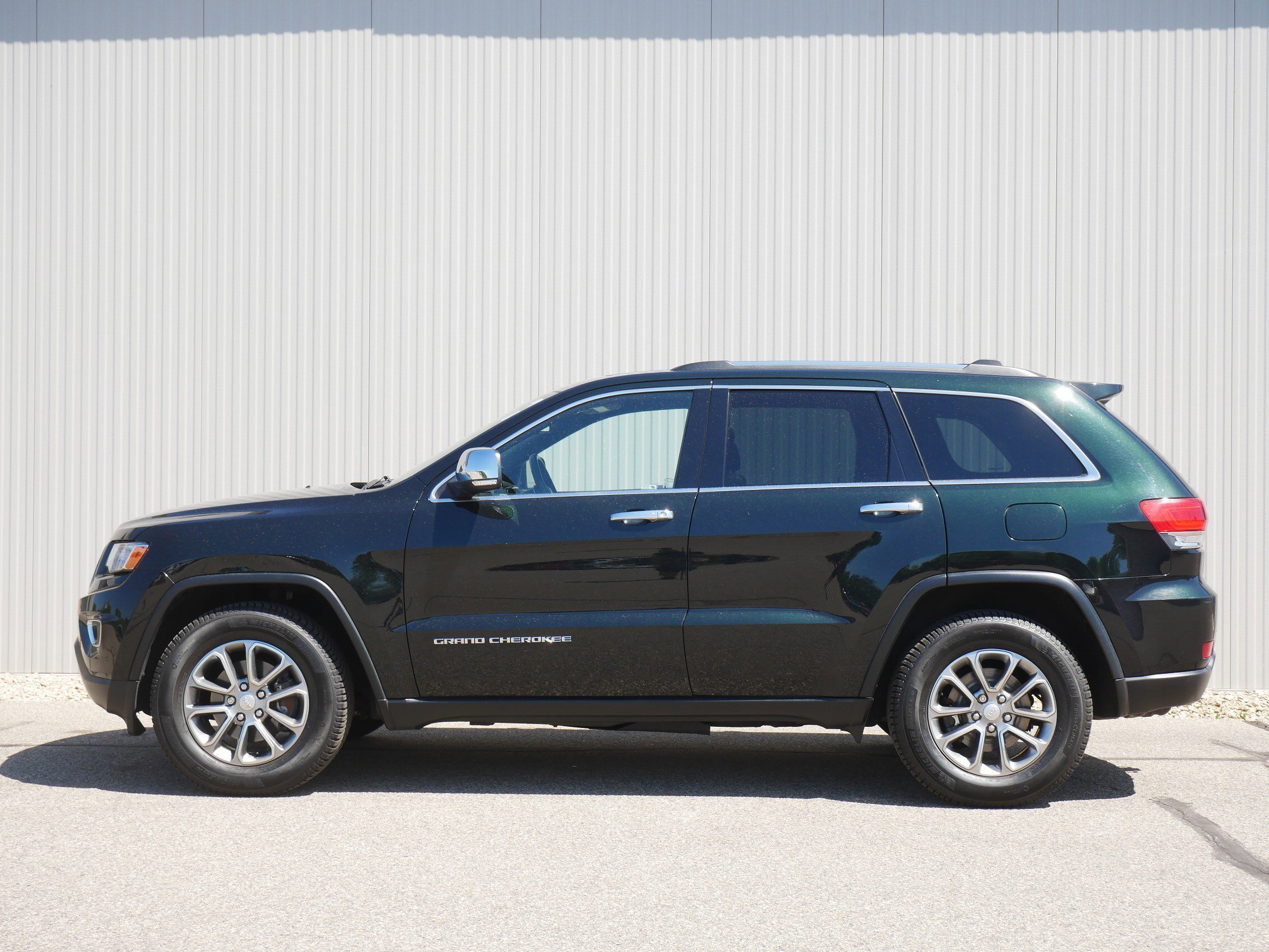Used 2014 Jeep Grand Cherokee Limited with VIN 1C4RJFBG9EC376574 for sale in Hastings, Minnesota