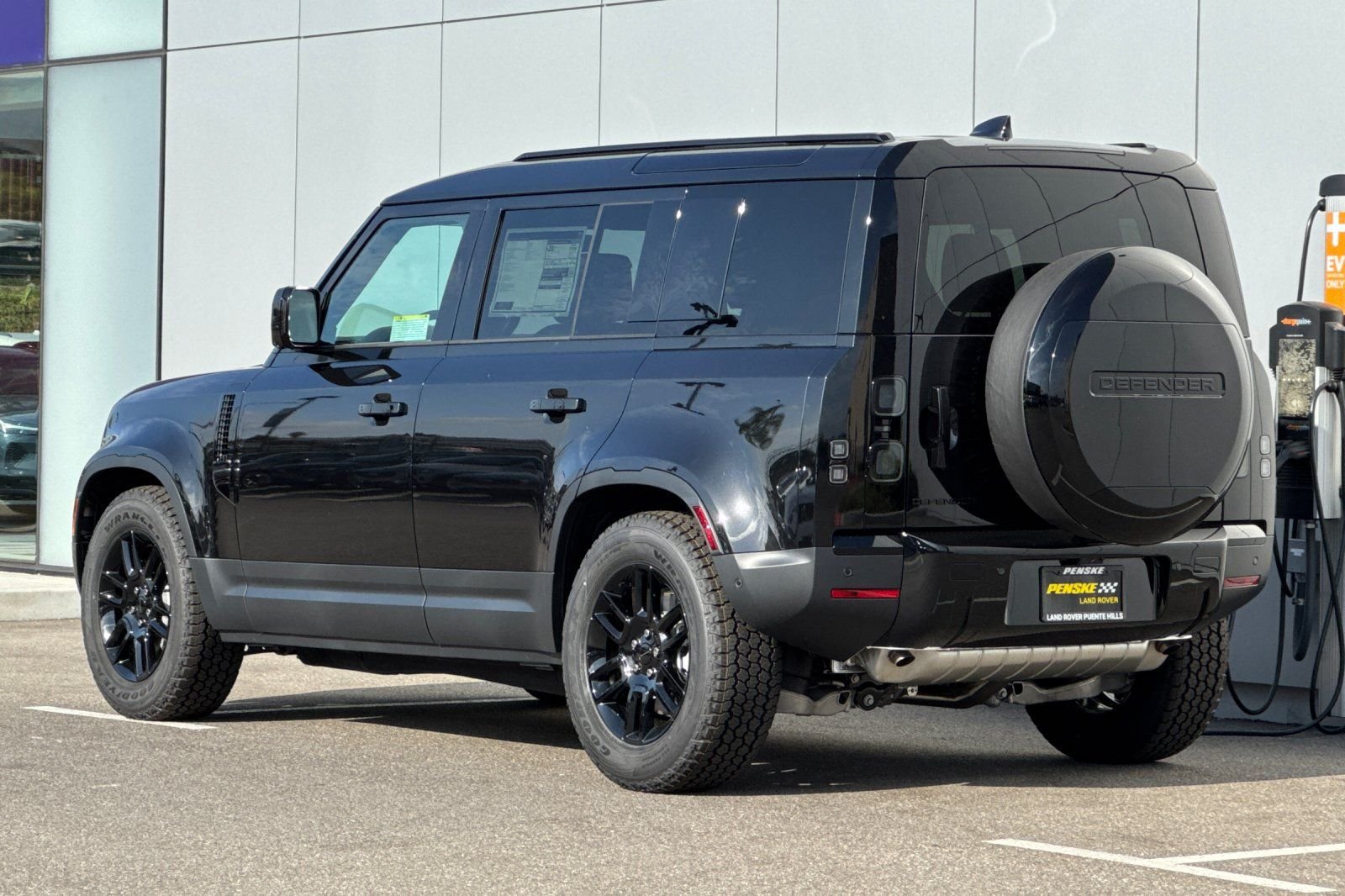 New 2026 Santorini Black Land Rover S image 3