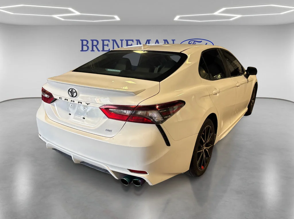 Used 2023 Ice Toyota SE image 6