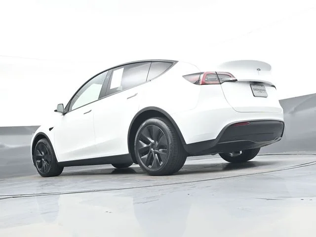 Used 2025  Tesla Long Range image 32