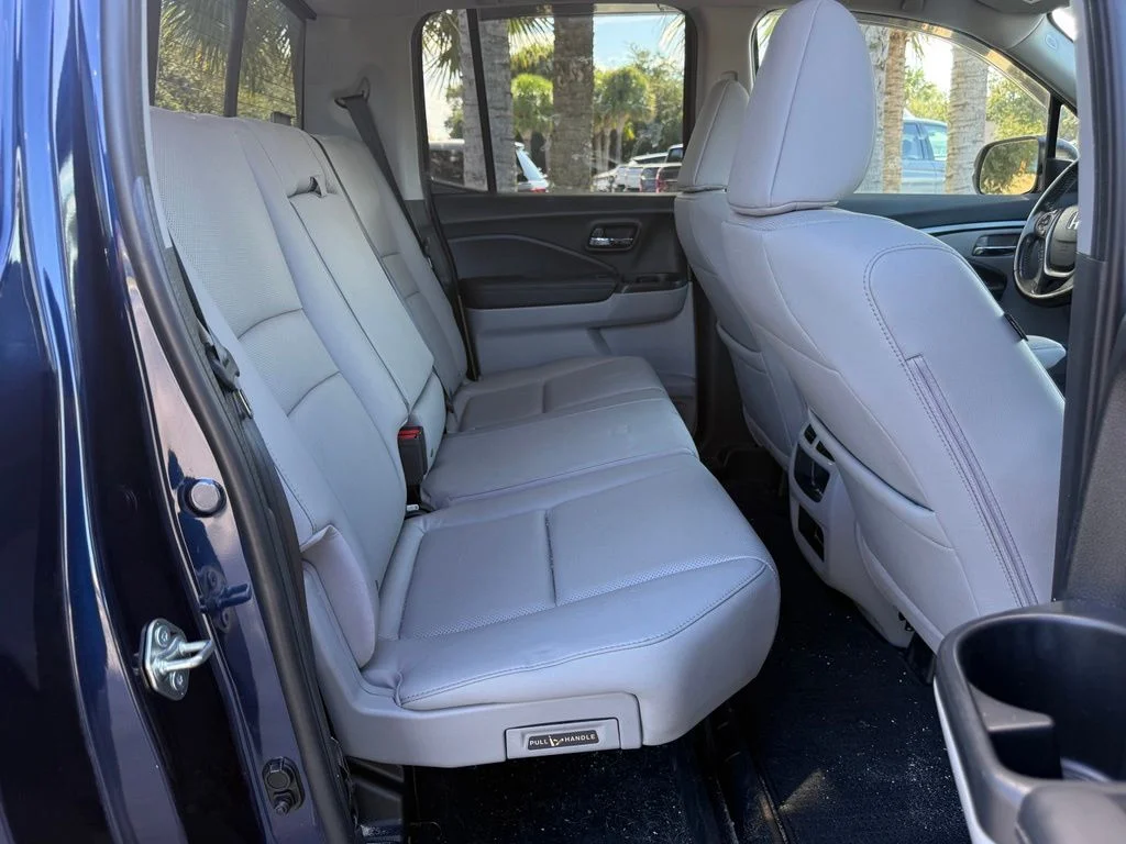 Used 2020 Obsidian Blue Pearl Honda RTL image 14