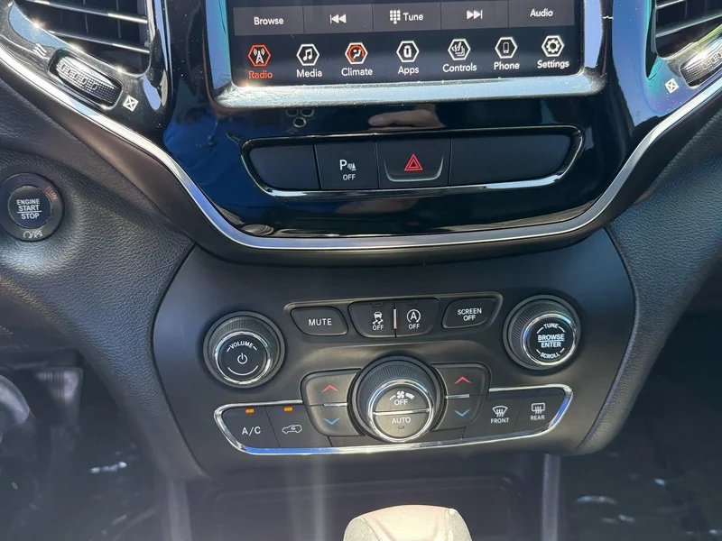 Used 2019 Diamond Black Cry Jeep Limited image 12