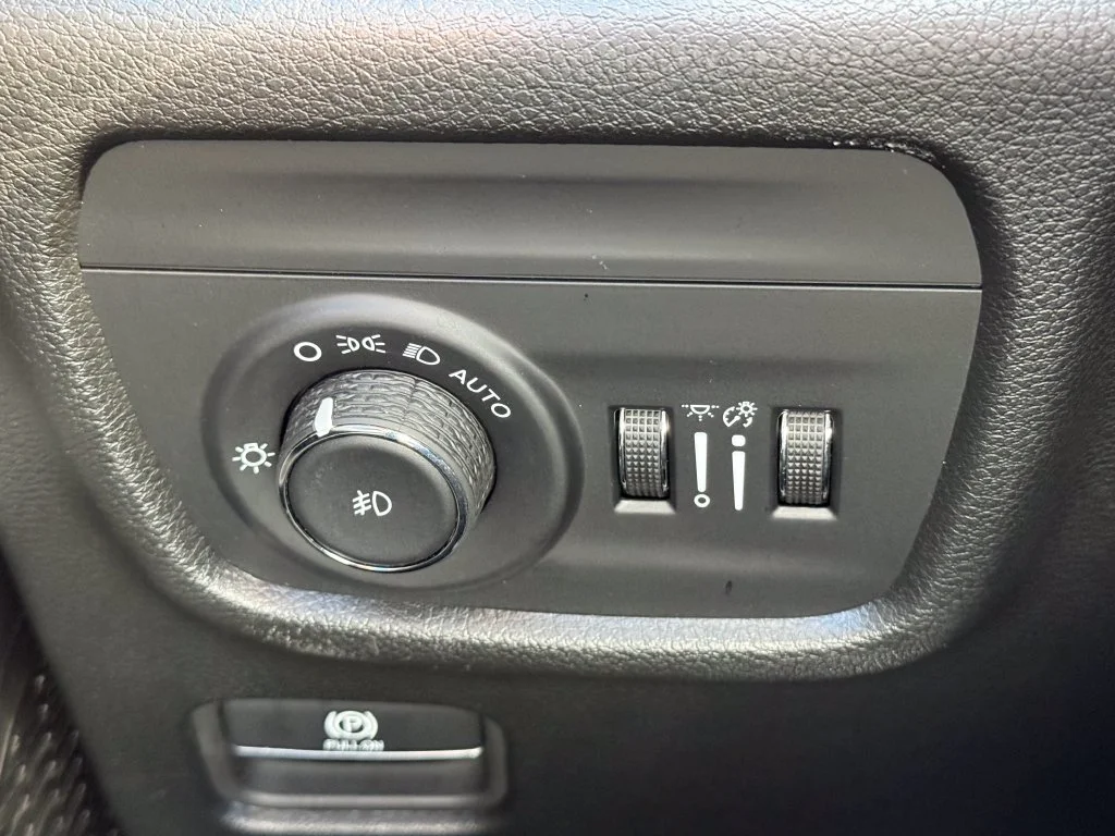 Used 2025 White Jeep Limited image 19