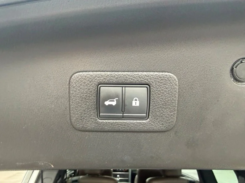 Used 2022 Gray Nissan Platinum image 10