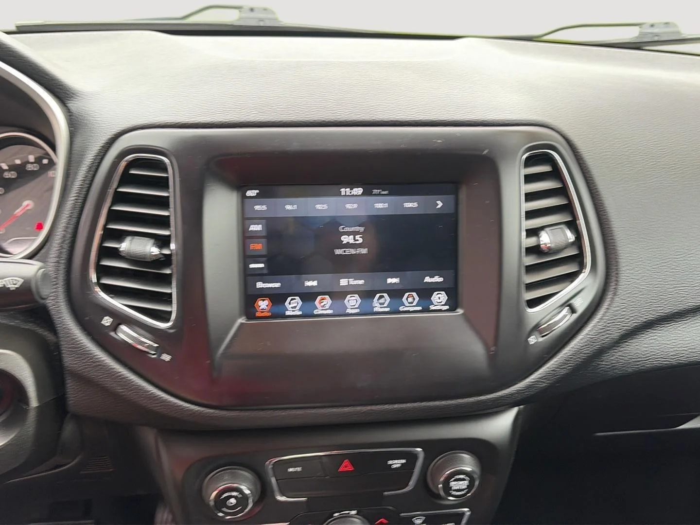 Certified Used 2019 Diamond Black Crystal Pearlcoat Jeep Latitude image 23