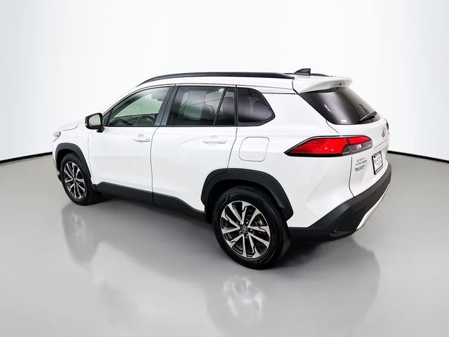 Used 2025 Beige Toyota XLE image 5