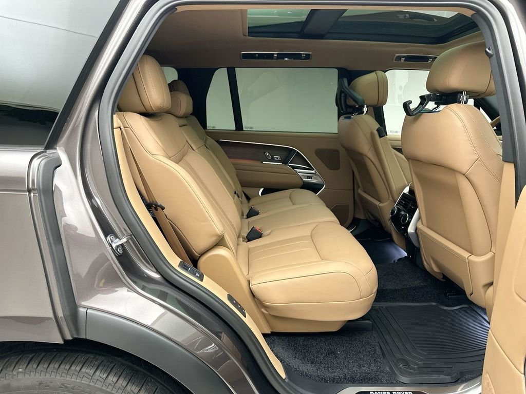 New 2026 Charente Grey LAND ROVER SE 7 Seats image 15