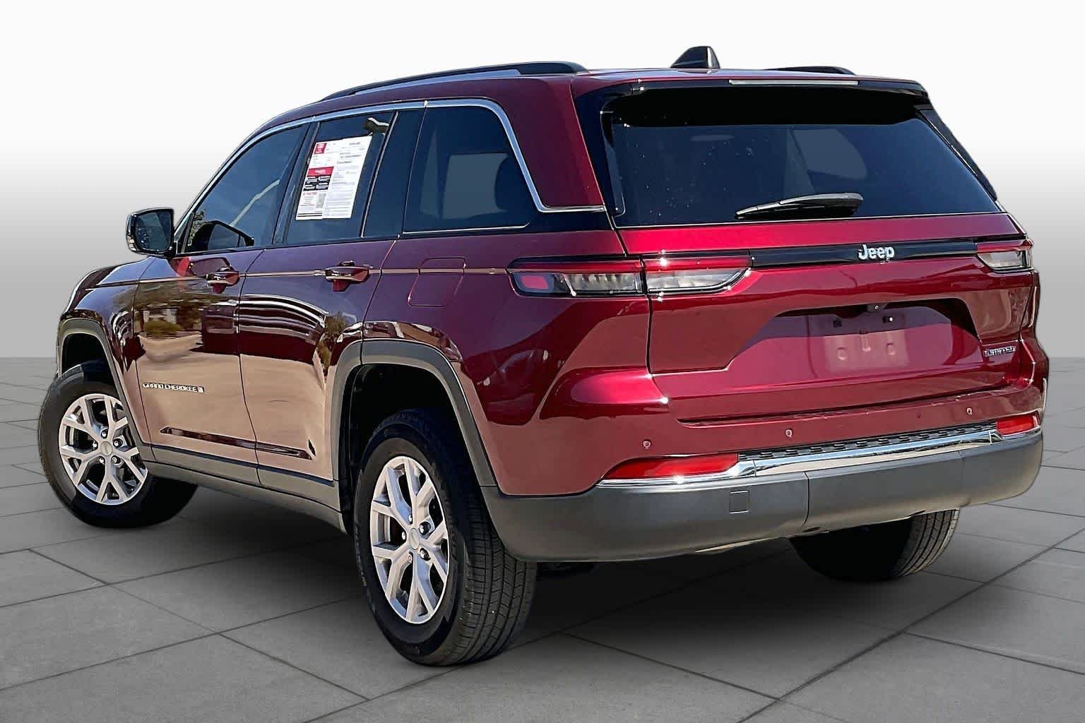 Used 2022 Velvet Red Pearlcoat Jeep Limited image 12