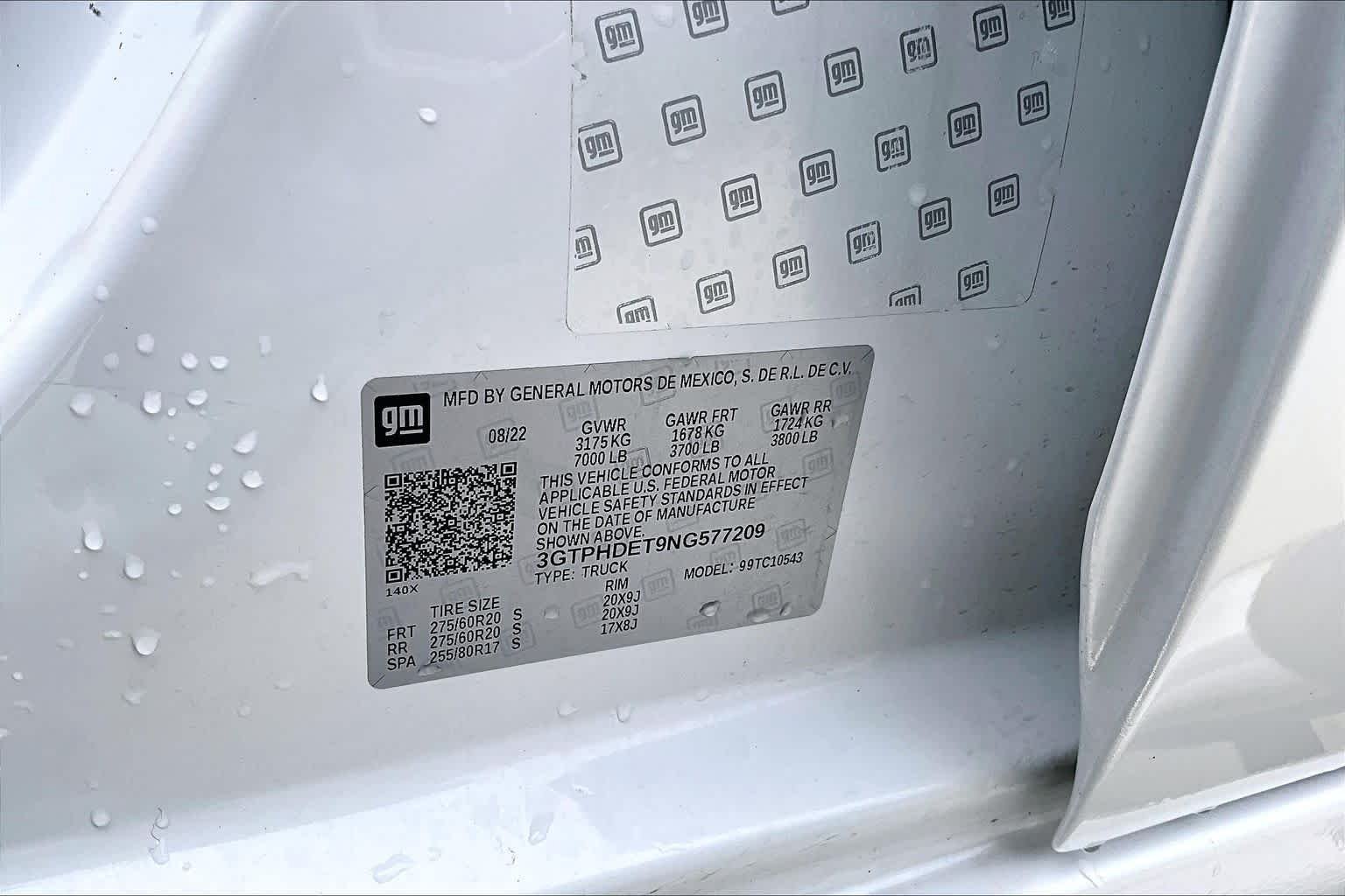 Used 2022 White Frost Tricoat GMC SLT image 36