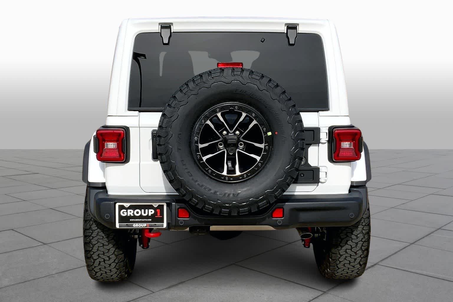 New 2026 Bright White Clear-Coat Exterior Paint Jeep Rubicon X image 4
