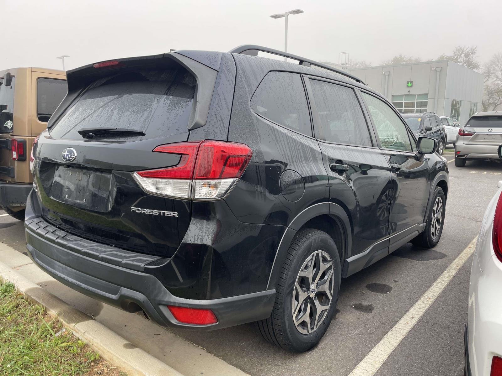 Used 2019 Crystal Black Silica Subaru Premium image 4