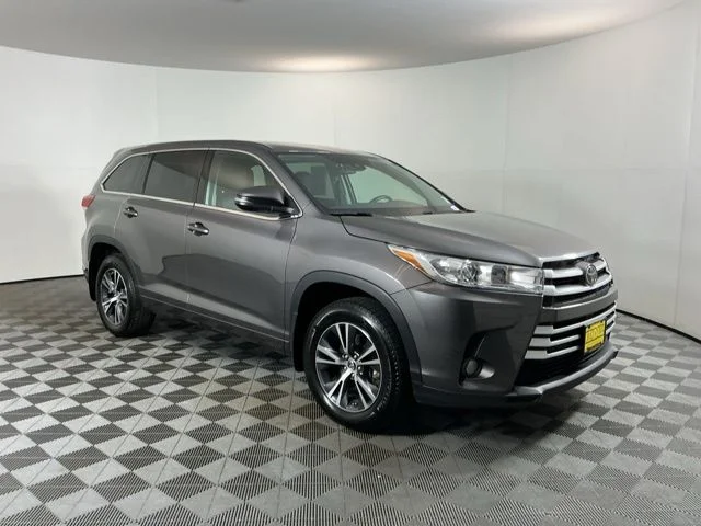 Used 2017 Gray Toyota LE Plus image 3