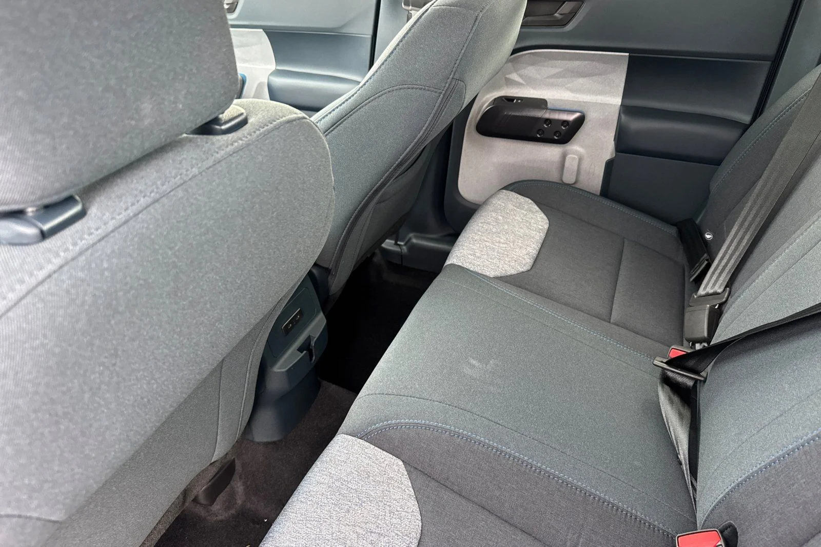 New 2026 Azure Gray Metallic Tri-Coat Ford XLT image 13