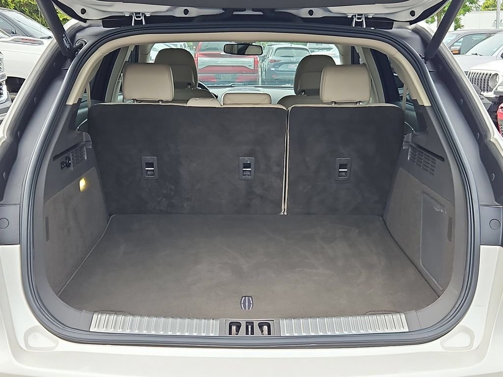 Used 2016 White Platinum Clearcoat Metallic Lincoln Select image 10