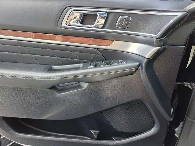 Used 2018 Black Ford Platinum image 29