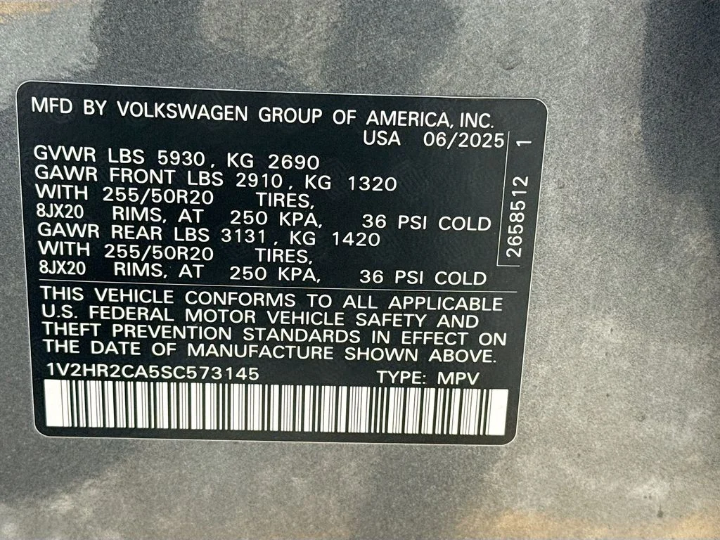 Used 2025  Volkswagen 2.0T SE w/Technology image 36