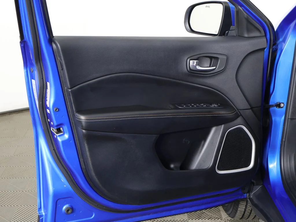Used 2019 Laser Blue Pearlcoat Jeep Latitude image 19
