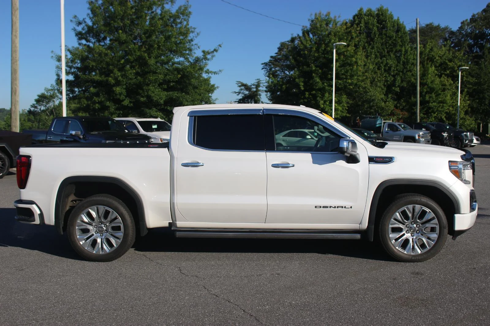 Used 2021 WHITE FROST TRICOAT GMC Denali image 8