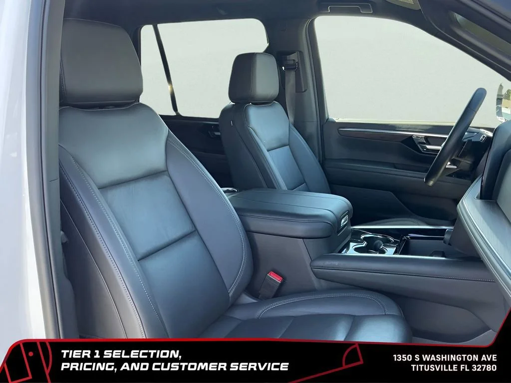 Used 2025 Summit White Chevrolet LT image 14