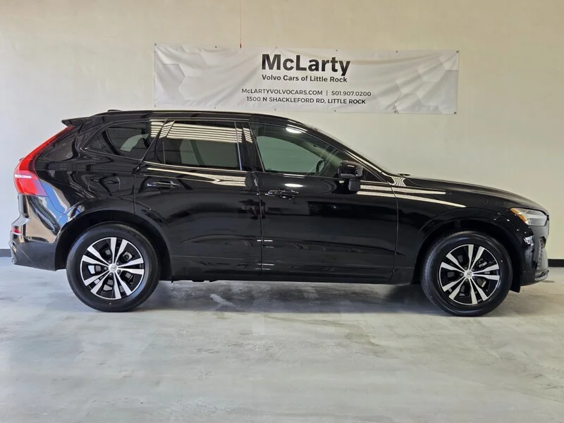 Used 2024 Onyx Black Metallic VOLVO B5 AWD CORE DARK THEME image 6