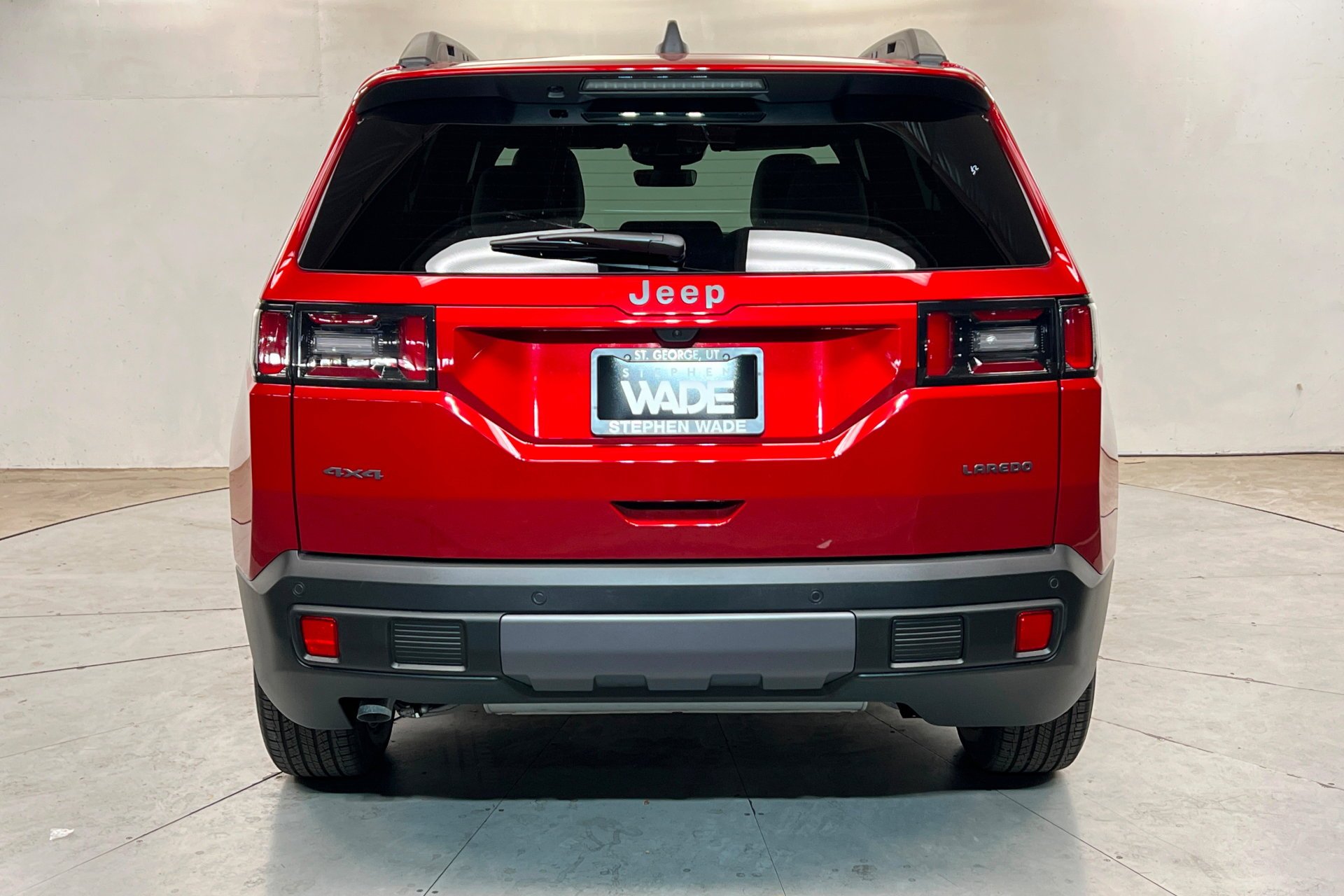 New 2026 Red Hot Pearl-Coat Exterior Paint Jeep Laredo image 5