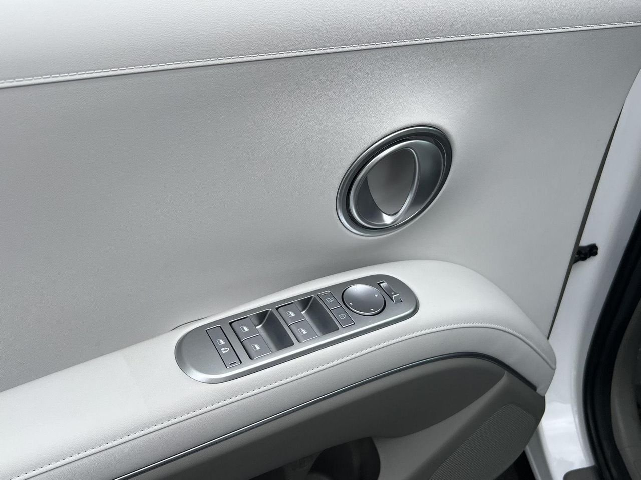 New 2027 Creamy White Pearl Hyundai SEL AWD image 69