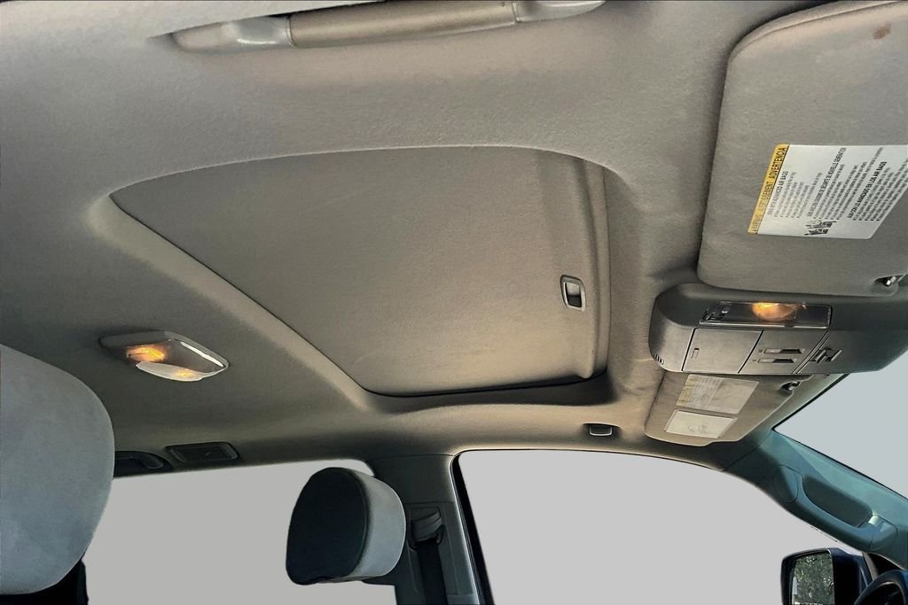 Used 2018 Silver Toyota SR5 image 27