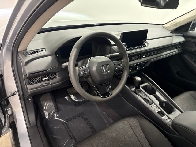 Certified Used 2025 Solar Silver Metallic Honda SE image 17