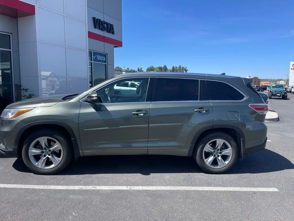Used 2016 Jade Metallic Toyota Limited image 4